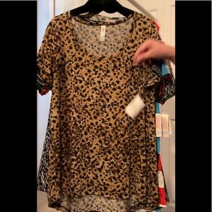 New Large Lularoe Perfect T shirt